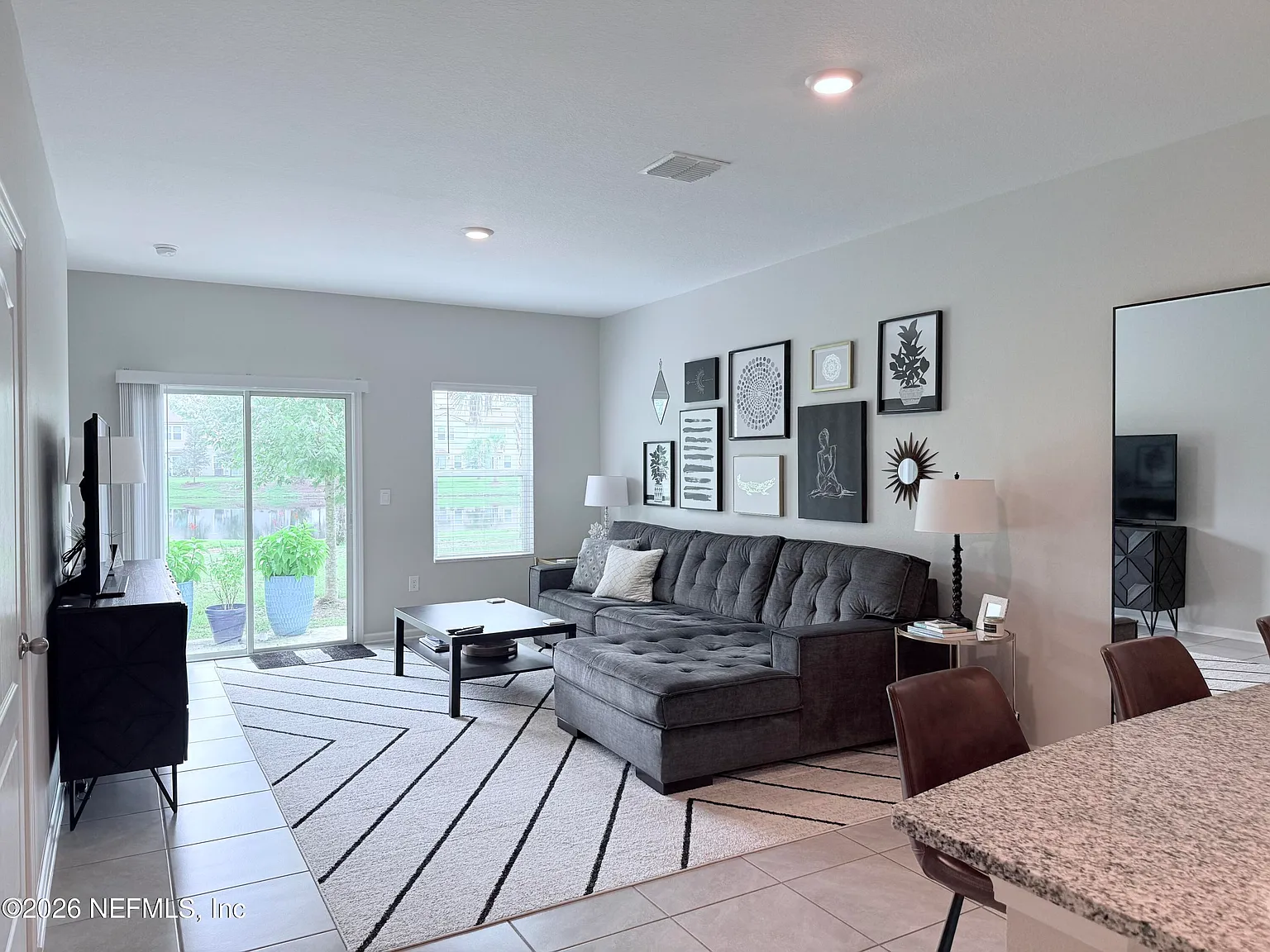 2 bed, 2.5 bath, 1210 sqft, $1,800 — Photo 3
