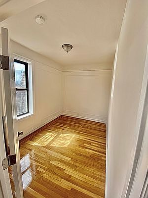 3rd image of 853 Walton Ave #6