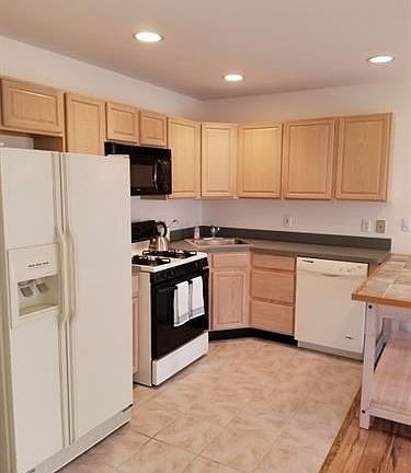 3rd image of 3 Magnolia Ln