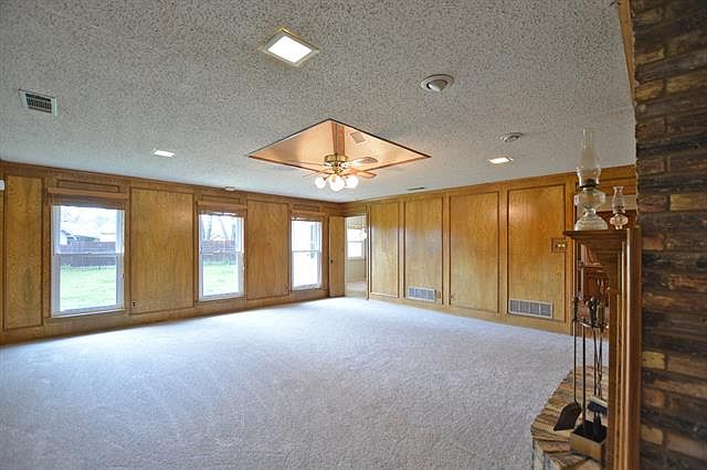 1st image of 221 Harris Dr