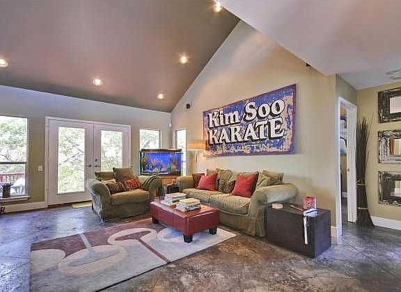 3rd image of 2806 Saratoga Dr
