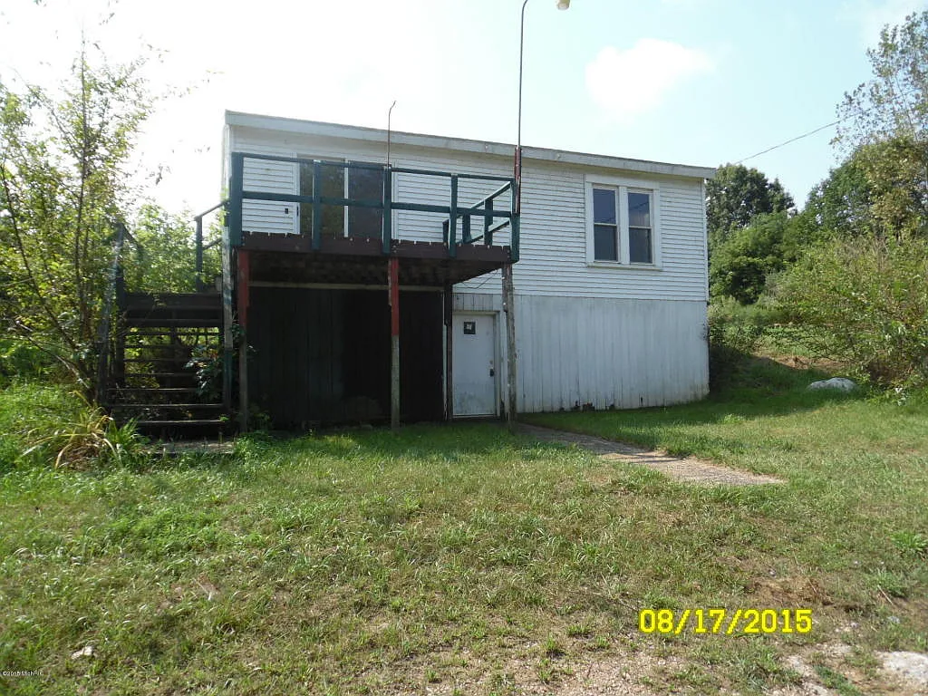 6499 Oakwood Dr photo 1