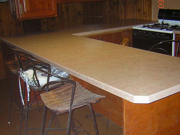 Full kitchen in the finished basement. Huge family room right beside kitchen.