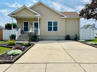 402 Gloucester Ave, Magnolia, NJ 08049