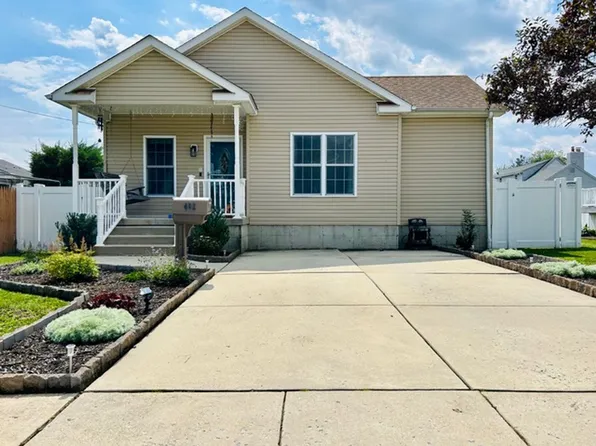 402 Gloucester Ave, Magnolia, NJ 08049