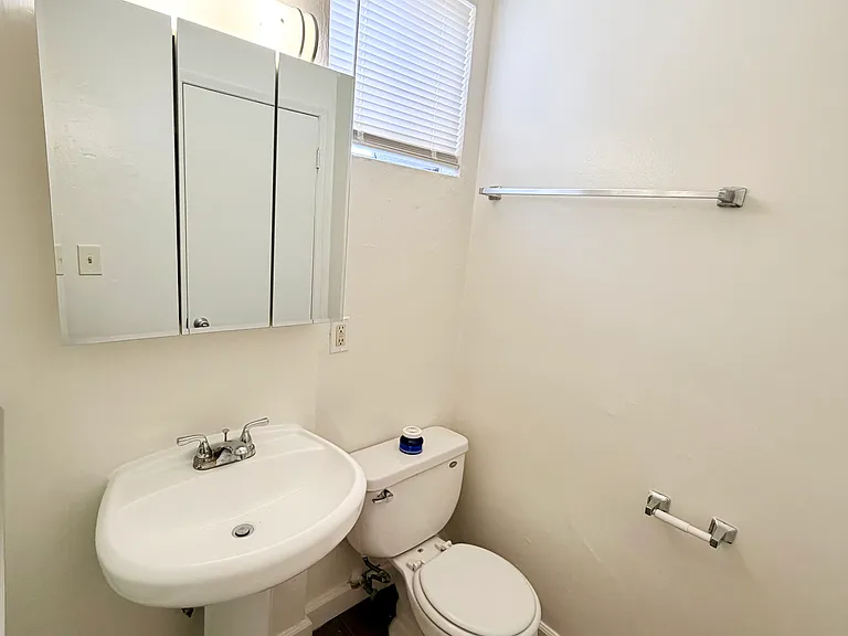 12414 Dunrobin Ave #5 — Photo 6