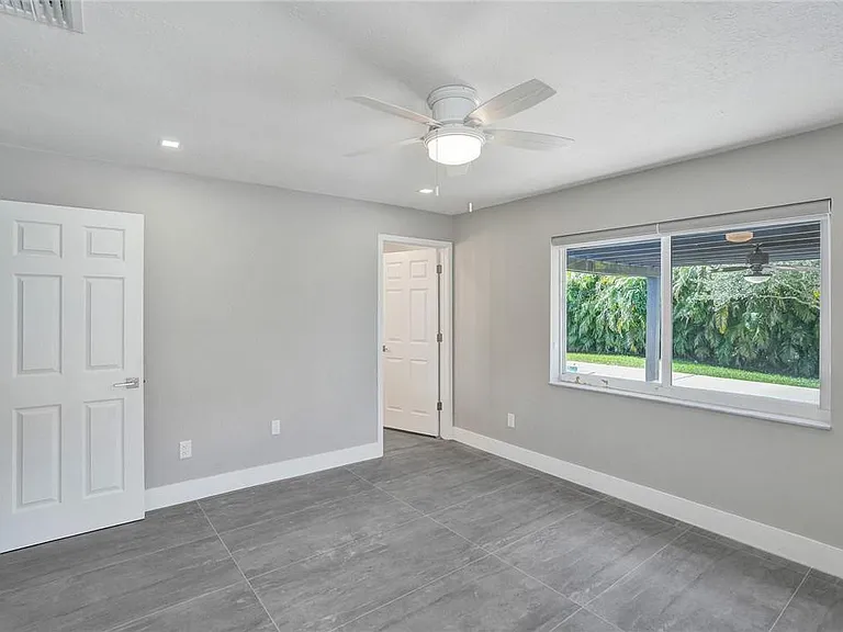 11627 SW 50th St — Photo 30