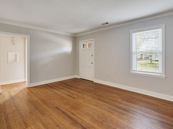 5th image of 2888 Midland Ave