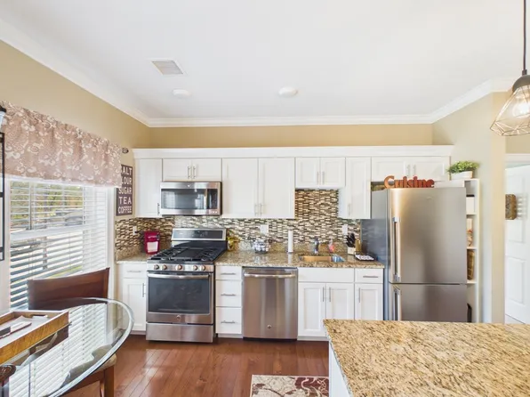 1429 Main St #5E, Walpole, MA 02081