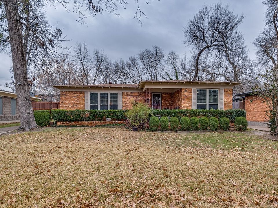 1st image of 10422 Lake Gardens Dr
