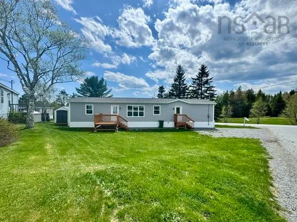 4 Davis Dr S, East Hants, NS B0N 1Z0