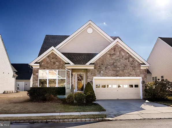 25 Huxley Cir, Marlton, NJ 08053