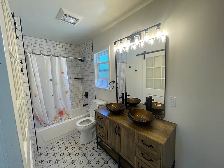 1533 Slater St — Photo 3