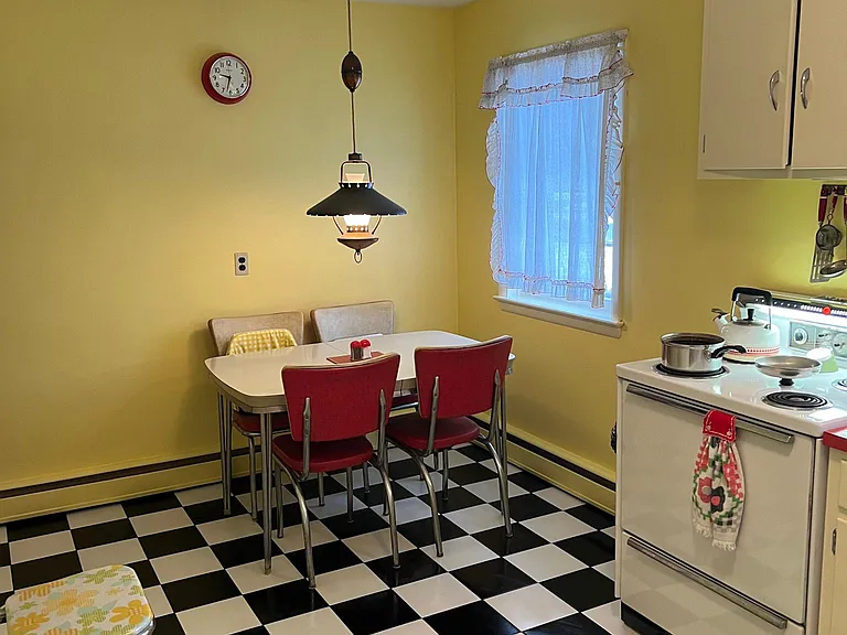 441 Hostetter Dr — Photo 2