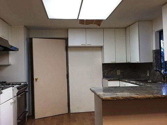 4th image of 3689 Harriman Ave