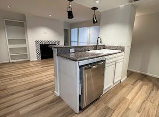 301 E 4th St APT 303, Austin, TX 78701