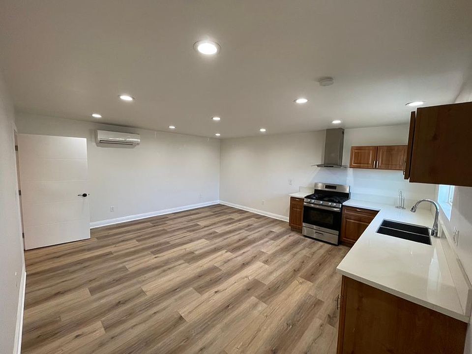 1st image of 11235 Saticoy St #A