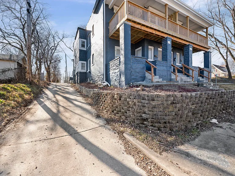 2207 E 24th Ter #B — Photo 3