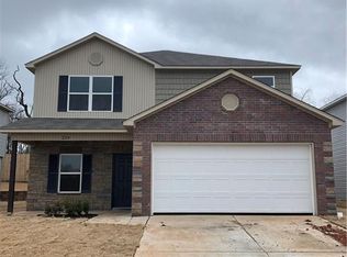 204 E Kara Ln, Rogers, AR 72758