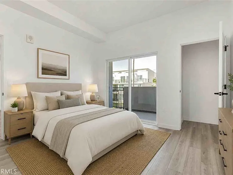 14810 Delano St #406 — Photo 3