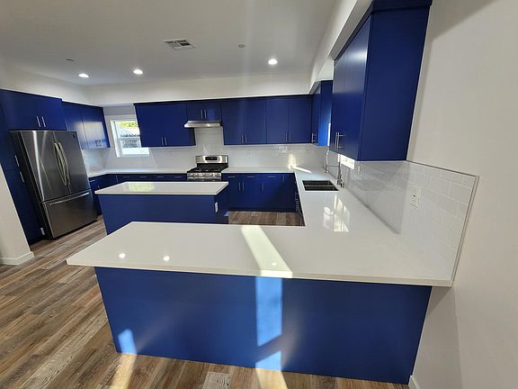 2nd image of 702 Parkman Ave #700-1/2