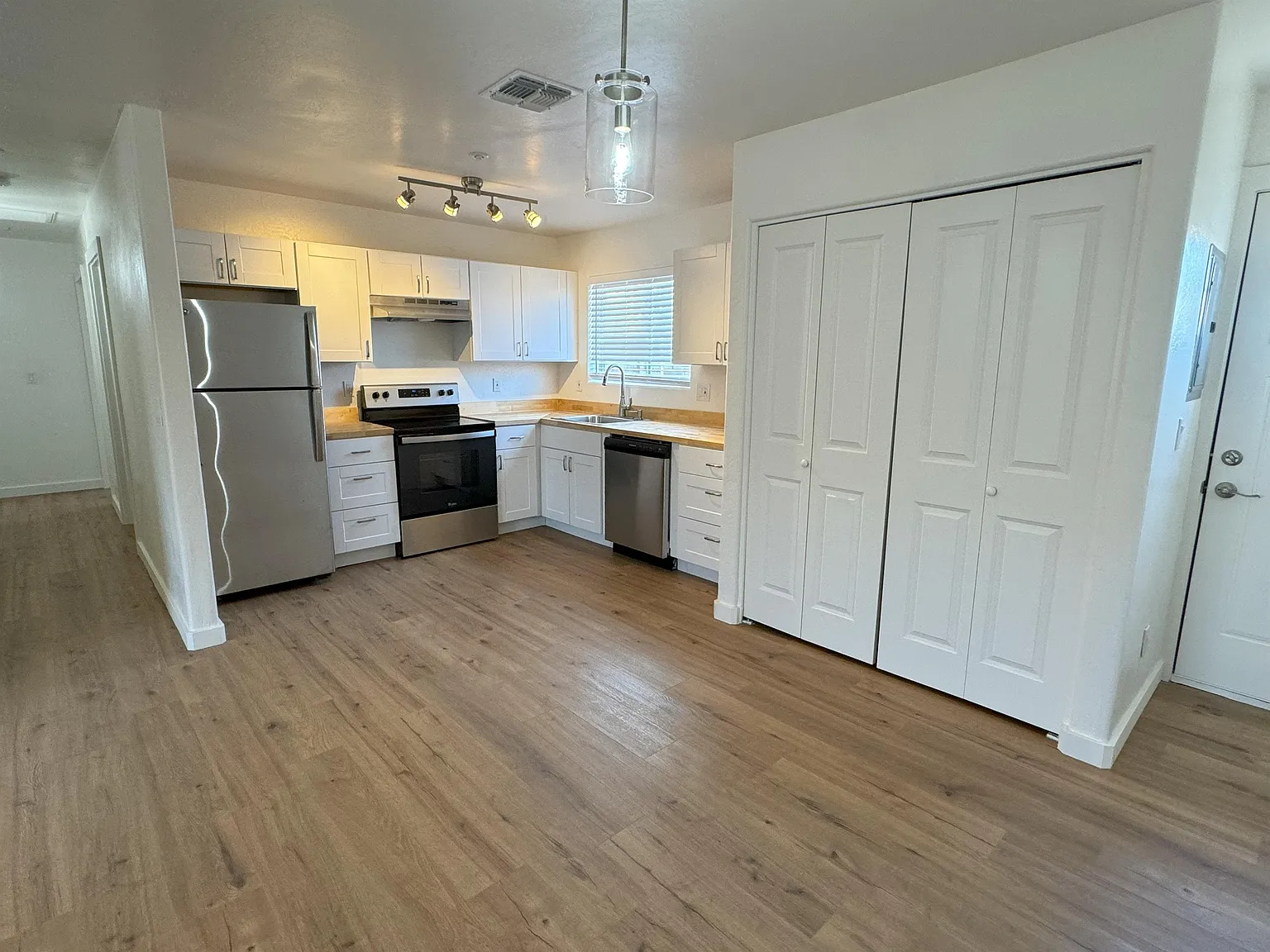 1455 East Taylor Street - 3 — Photo 4