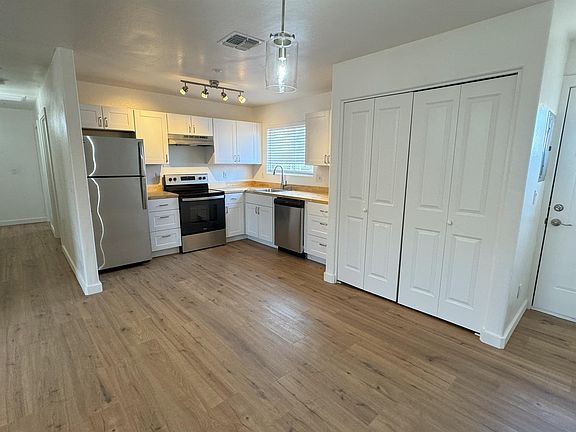 4th image of 1455 E Taylor St #3