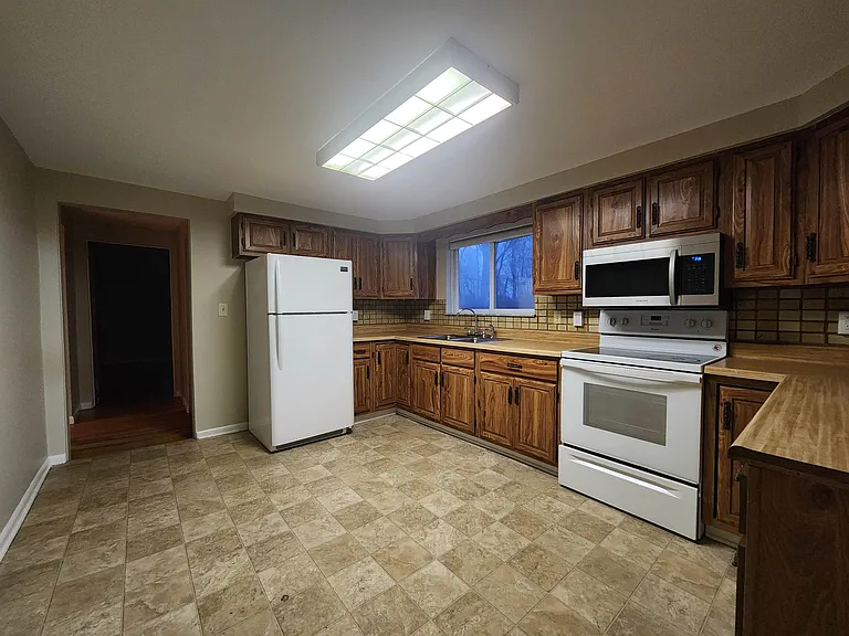 5550 Midland Rd — Photo 4