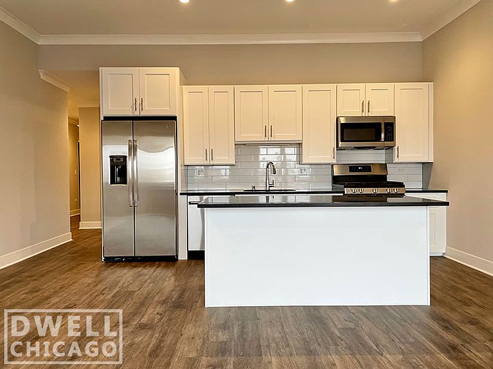 1st image of 927 W Irving Park #102