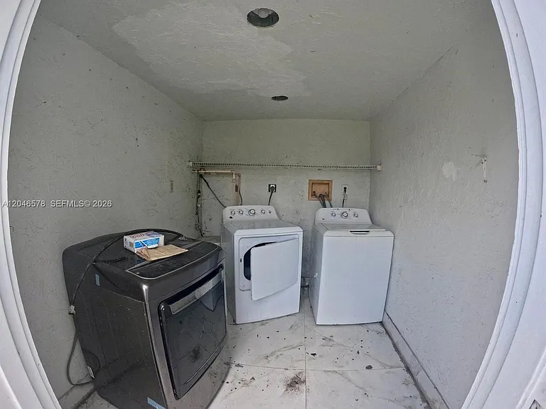 5720 SW 38th Ct — Photo 25