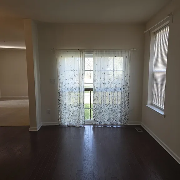 303 Ellis Ct — Photo 6