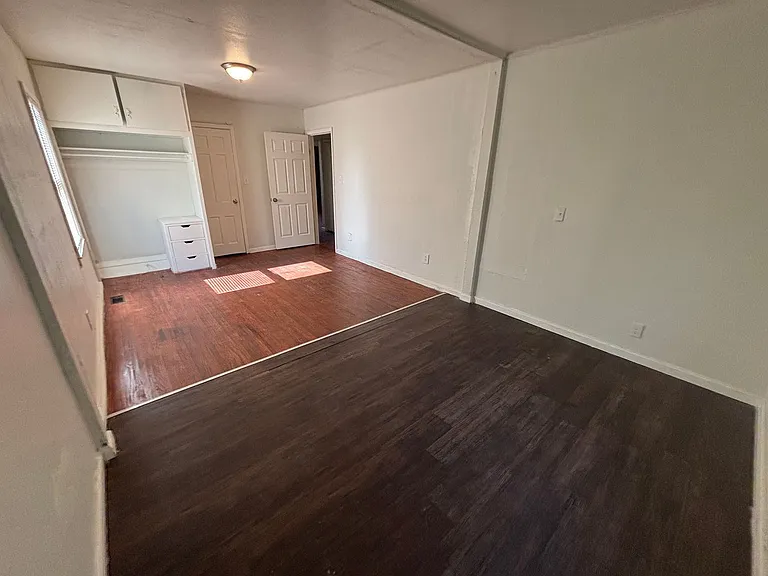 245 E Young Pl — Photo 18