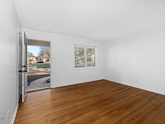 5th image of 8263 Charleston Dr