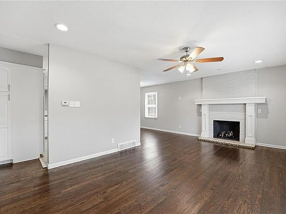 4th image of 9701 Belmont Ave