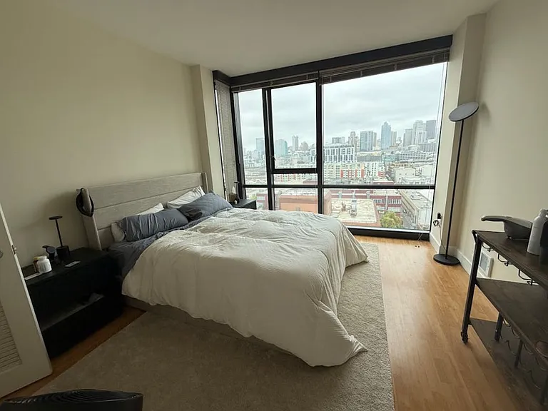260 King St #1401 — Photo 25