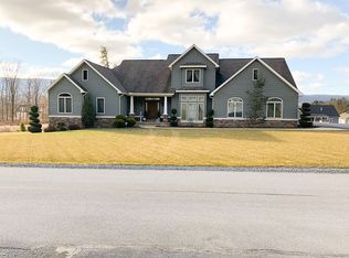110 Willis Dr, Mill Hall, PA 17751