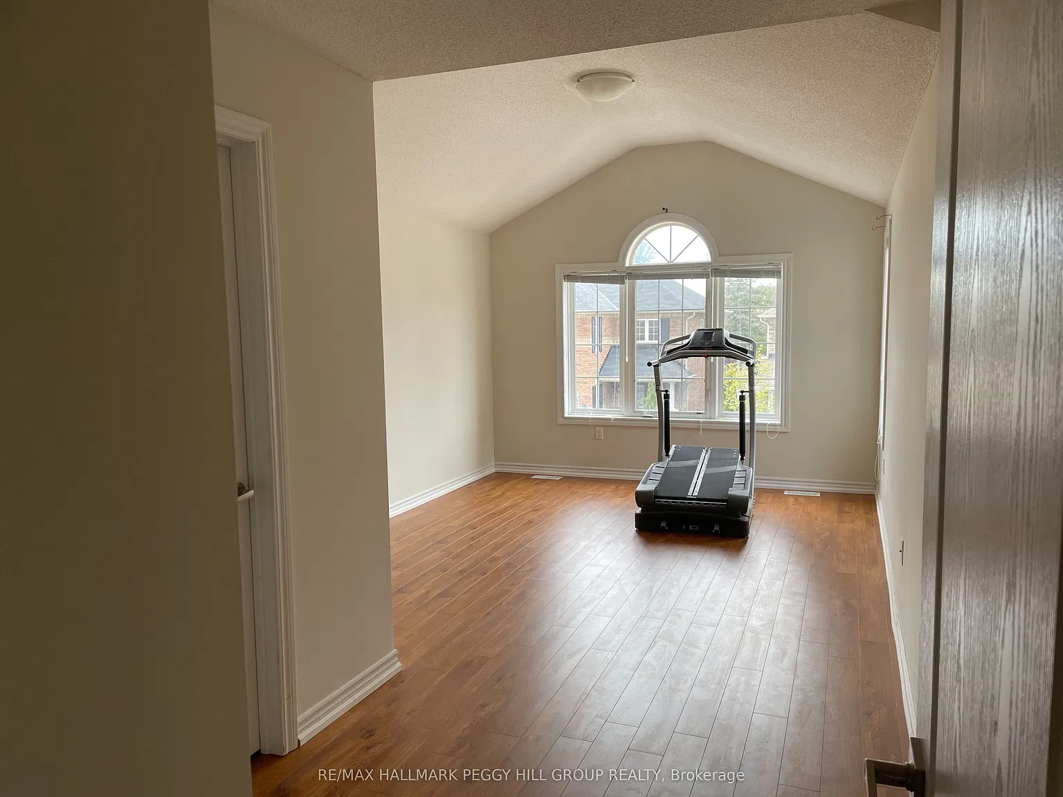 4 bed, $2,900 — Photo 4