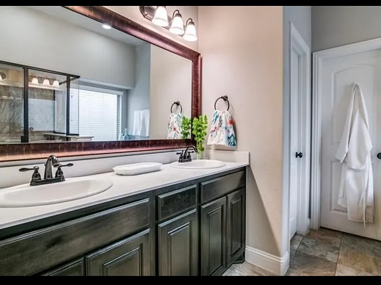 236 Arbury Dr — Photo 12
