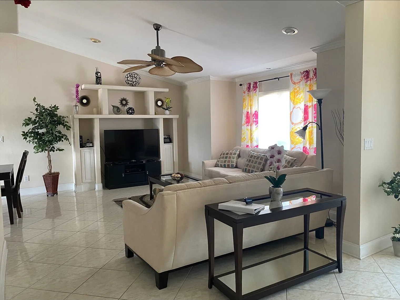 3 bed, 2.0 bath, 1442 sqft, $4,155 — Photo 2