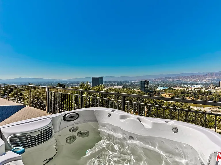 3201 Bonnie Hill Dr — Photo 26