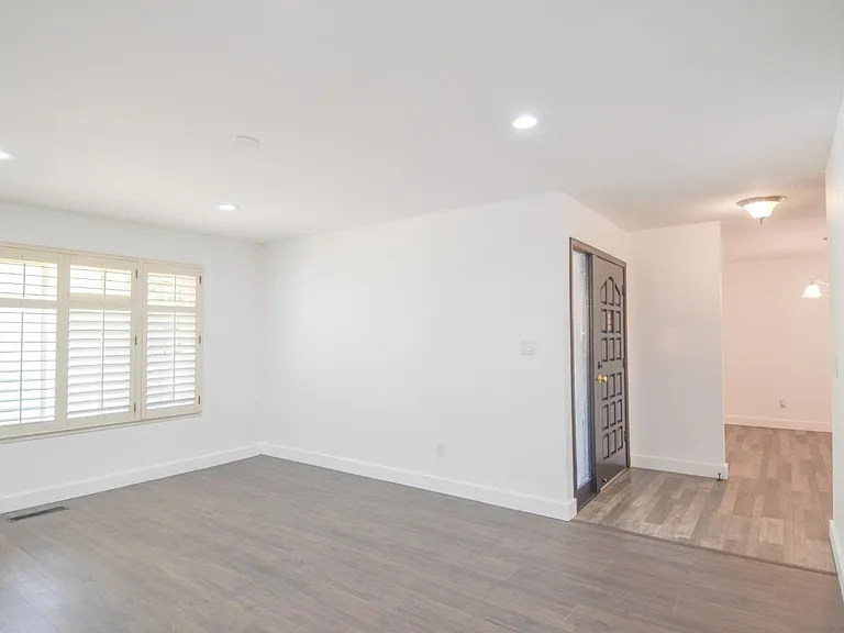 1321 Astoria Dr — Photo 41