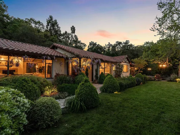 93 Tarry Ln, Orinda, CA 94563