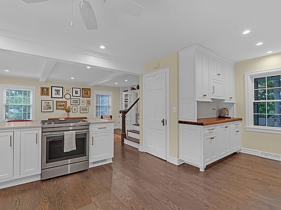 2nd image of 834 Forest Ave