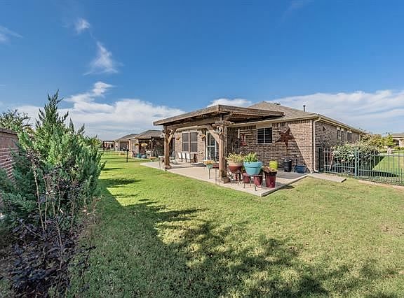 4th image of 2233 Beachfront Dr
