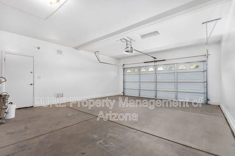 5 bed, 3.0 bath, 2510 sqft, $2,595 — Photo 4