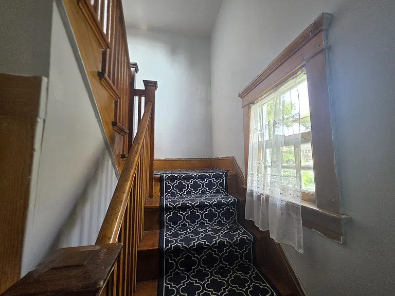 81 Waring Pl #2 — Photo 2
