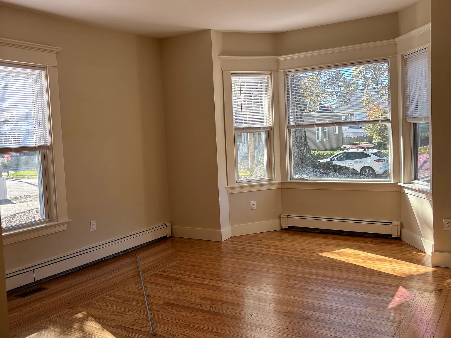 2 bed, 1000 sqft, $2,200 — Photo 3