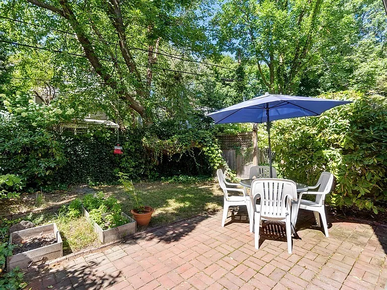 111 Chilton St — Photo 20