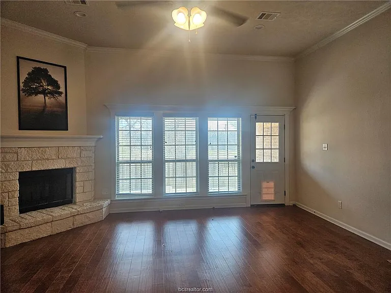 1208 Brunswick Ct — Photo 2