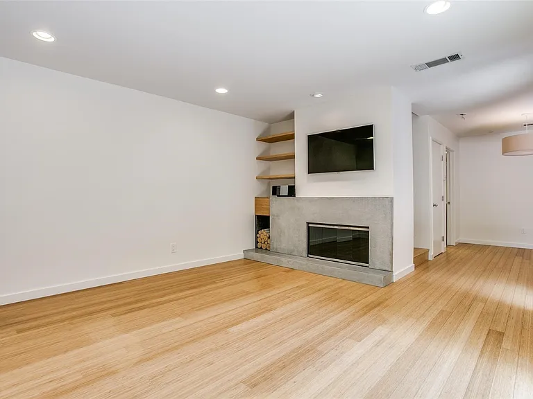3945 Buena Vista St #C — Photo 4